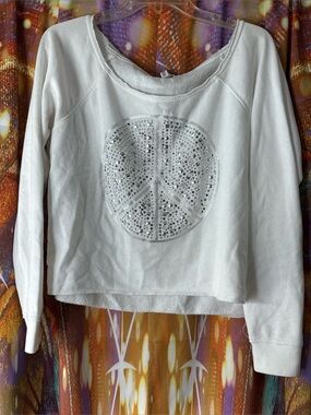 Aeropostale White Pullover Sweatshirt with Stud Embellishment ✨